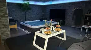 Sisters spa room - Image 5
