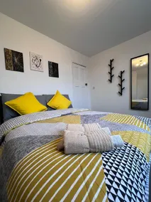 Charming House with Gardens and Family-Friendly Amenities - Image 1
