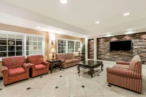 Days Inn & Suites by Wyndham Prattville-Montgomery - Image 3
