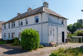 Ideal Work Stays 3BR 6 Guests Free Parking - Image 4