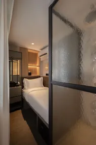 Claude Hotel - Image 2