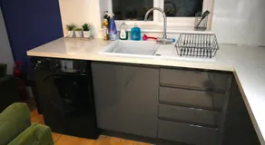 Large Central Canterbury 2 Bed Apartment Sleeps 5 with 85 inch Cinema TV - Stayspace 2 - Image 3