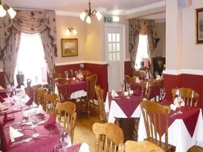 The Grapes Hotel - Image 3