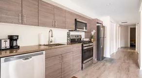Cozy 2 brm apartment mins away from United Center - Image 4