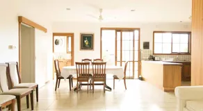 Hawthorn Holiday House - Image 2