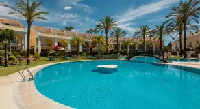 Townhouse in first line beach, Bahia de Marbella, Marbella - Image 3