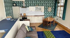 Taylor & Miller's Maisonette - Image 3