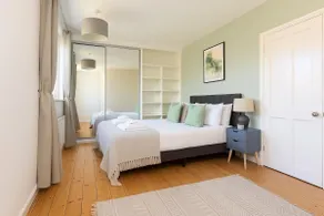 Spacious London Home | Private Garden & Fast Wi-Fi - Image 2
