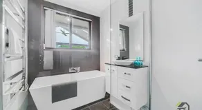 Located in Cranebrook, 3 bedrooms, relaxing home - Image 2