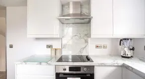 The Secret, Stylish & Spacious En Suite in Blandford Forum, Dorset - Image 5