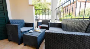GuestHost - Alba Charming Flat with Parking - Image 5