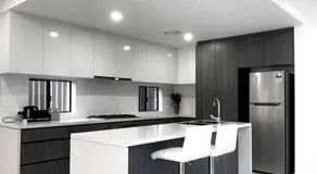 Luxury New 5 Bedroom 3 Bathroom+ Study/ Back Yd - Image 3