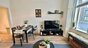 Bright and spacious apartment near Glasgow - Image 3