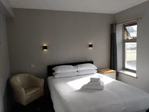 Marine Hotel - Image 2