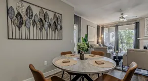 Kota 2027 Cozy 2BR l 2BA Apartment - Pool - Gym - Free Parking - Image 3