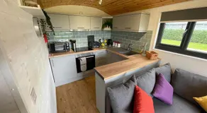 Maple Lodge Quirky Salvaged Railway Carriage with Hot Tub - Image 5