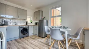 Buckwell Heights - 2 Bedroom Free Parking Wifi Sky TV - Image 3