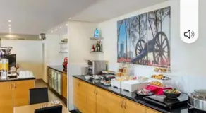 City & lakeside with free secure allocated parking, pool, gym & tennis court, only 15 mins walk into the City - Image 3