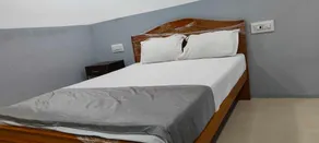 OYO Rainbow Guest House - Image 5