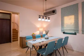 Four-Bedroom Villa Near Downtown by Delfus - Image 3