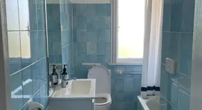 Caves Beach Holiday House - Image 2