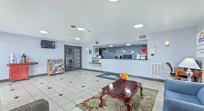 Days Inn by Wyndham McKinney - Image 4