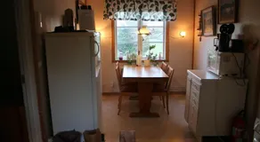 Boende på landet nära sjö med båt - Image 3