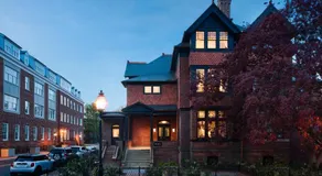 86 State Circle - Luxury Boutique Hotel - Image 5