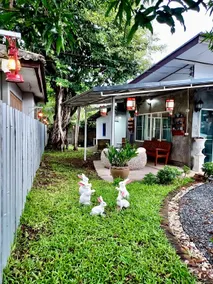 Red Lamp House - Image 5