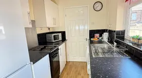 Contractor & Family Friendly 3-Bedroom House in St Helens Newly Refurbished - Image 3