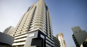 One bed Harbour and city views apartment - Image 5