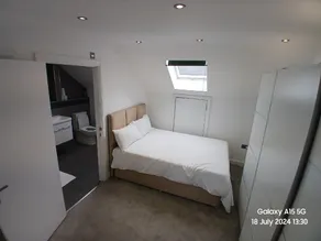 Hornchurch House - Jackson Close - Image 4