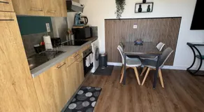 Logement avec terrasse et parking - Image 3