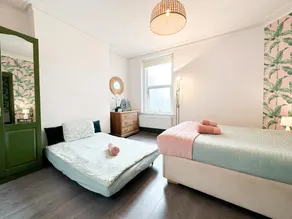 Lovely 2 bedroom flat in Shepherd's Bush with indoor fire place - Image 2