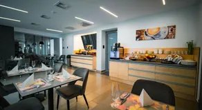 Eleven Business & Sport Hotel - Image 2