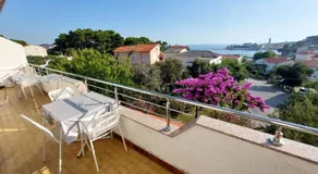 Apartments and rooms with parking space Banjol, Rab - 23468 - Image 2