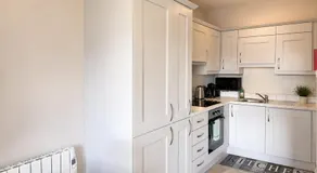 Luxury Central Apartment - Image 2