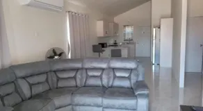 Beach-view 2 Bed Apartment Sleeps 4 - Free parking - Image 4