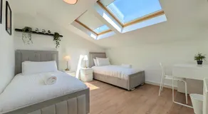 Stylish Rooms Near Airport & City Centre Parking - Image 2