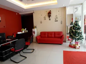 Le Hotel - Image 2