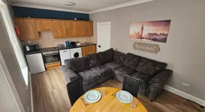 Shop Street Apartment - Image 2