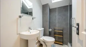 Modern Apartment Near Oxford Train Station - Image 5
