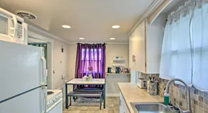 Lovely Tacoma Cottage w/ Fire Pit, Near Dtwn! - Image 3