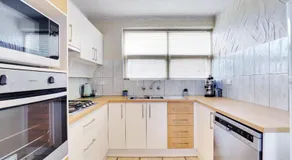 Bayswaterfront Apartments - Image 2