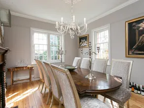 Veeve  Impressive 5 Bed Detached House Near Wimbledon - Image 2