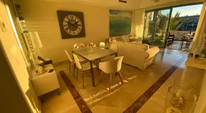 Apartamento con terraza sobre La Marina de Sotogrande - Image 3