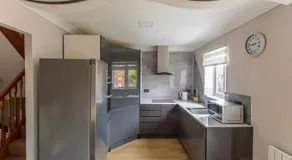 Canalside Beautiful Stone Townhouse - Image 5