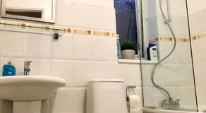 Double room in the heart of Kingston upon Thames in London - Image 2