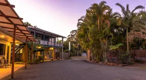 Tin Can Bay Motel - Image 2