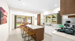 Spacious Ringwood Family Home Near Parks & Shops - Image 5